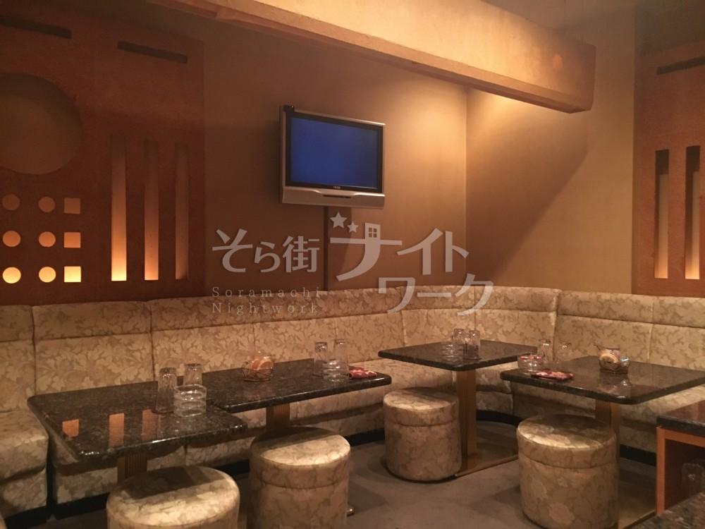 愛媛県松山市二番町２丁目7-18　コア二番町ビル４F 　【ラウンジ】月あかり（つきあかり）　ＢＯＸ　テレビ